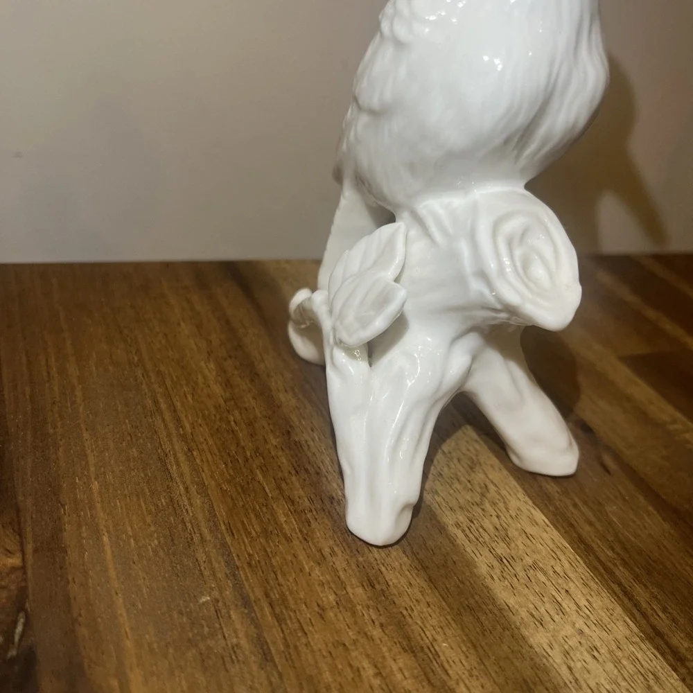 Vintage Hummingbird at Rest Figurine, Glossy White Porcelain Bird 5.5' Cottage